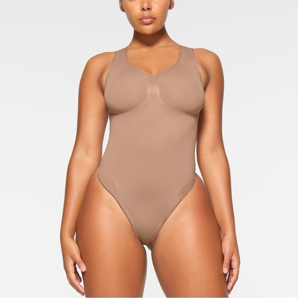 SKIMS Seamless Sculpt Scoop Neck Thong Bodysuit in Sienna - Picture 1 of 6